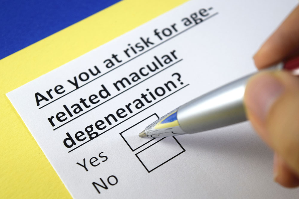 Macular degeneration – Early symptoms and foods that may help prevent it